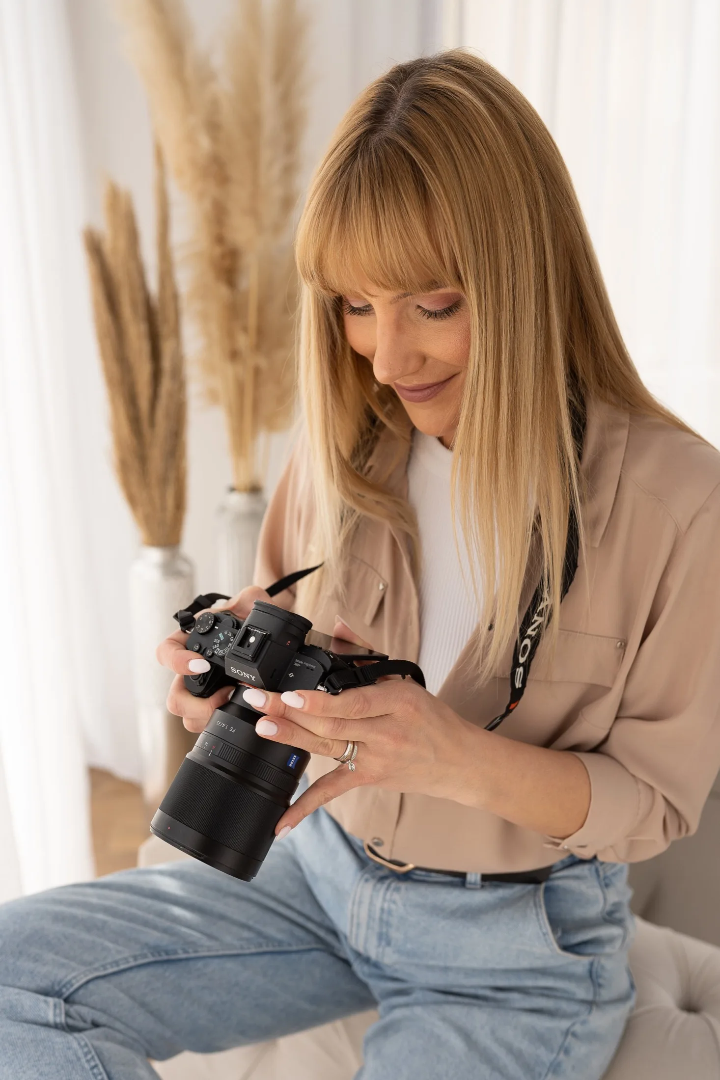 Oana, Founder